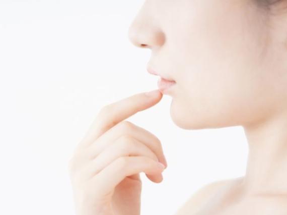 皮肤科嘴唇保湿最好方法,防止唇部干燥脱皮简易方法