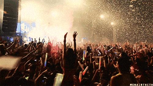 点我!遇见冬季浪漫,来昌建广场看极光吧