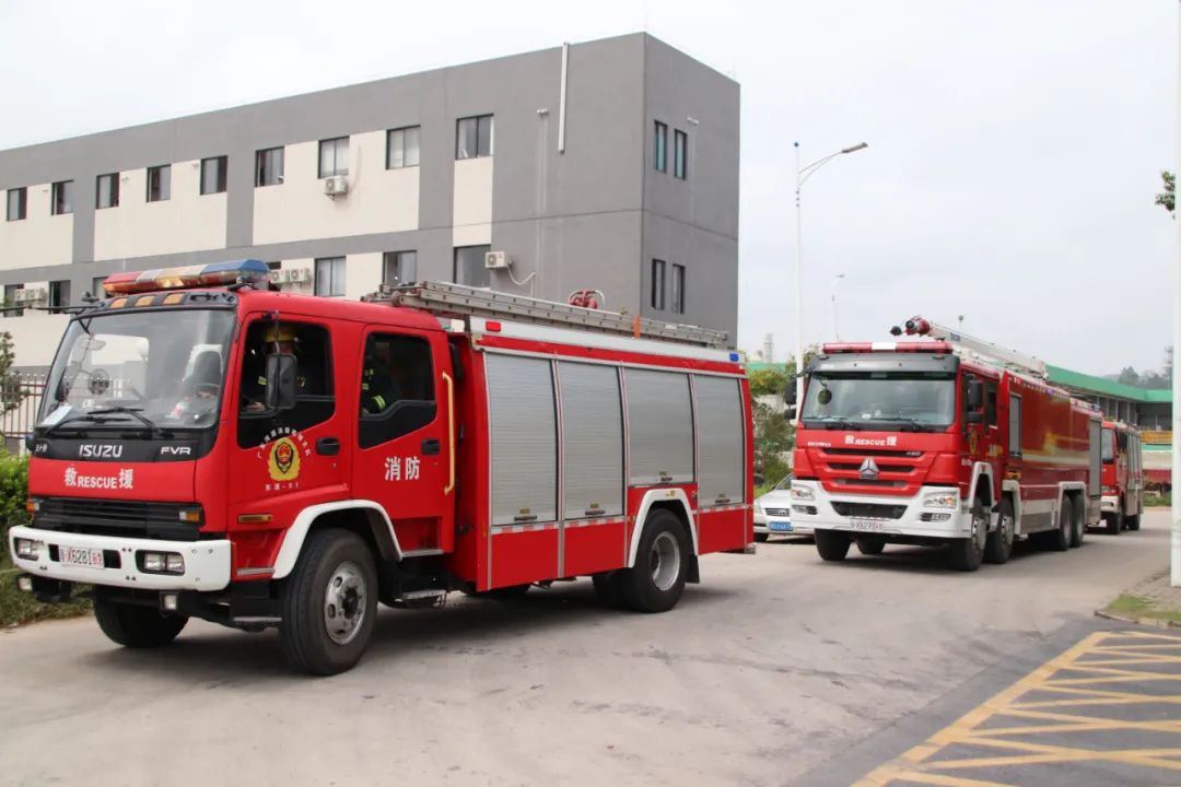 特巡警大队开展消防应急处置演练,灭火救援消防员巡查演练