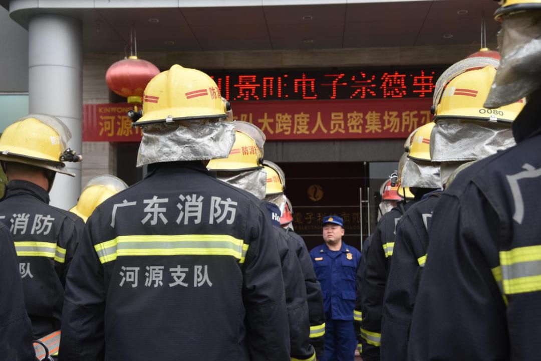 特巡警大队开展消防应急处置演练,灭火救援消防员巡查演练