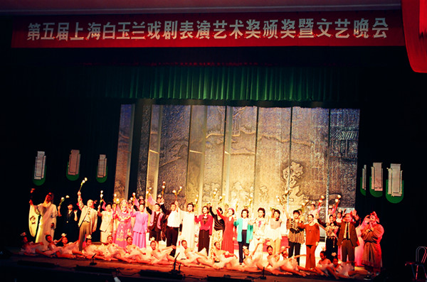 三十载洁白如一，这朵“白玉兰”承载的是艺术品质，更是上海城市精神