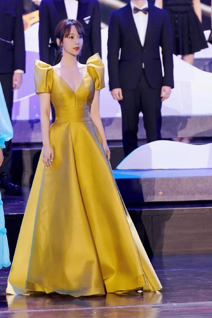 明星走红毯皮肤为什么那么白,女明星走红毯前的样子