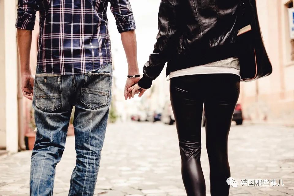 10岁开始沉迷成人片,现在羞耻的一度想自杀..这英国妹子,压力有点大...