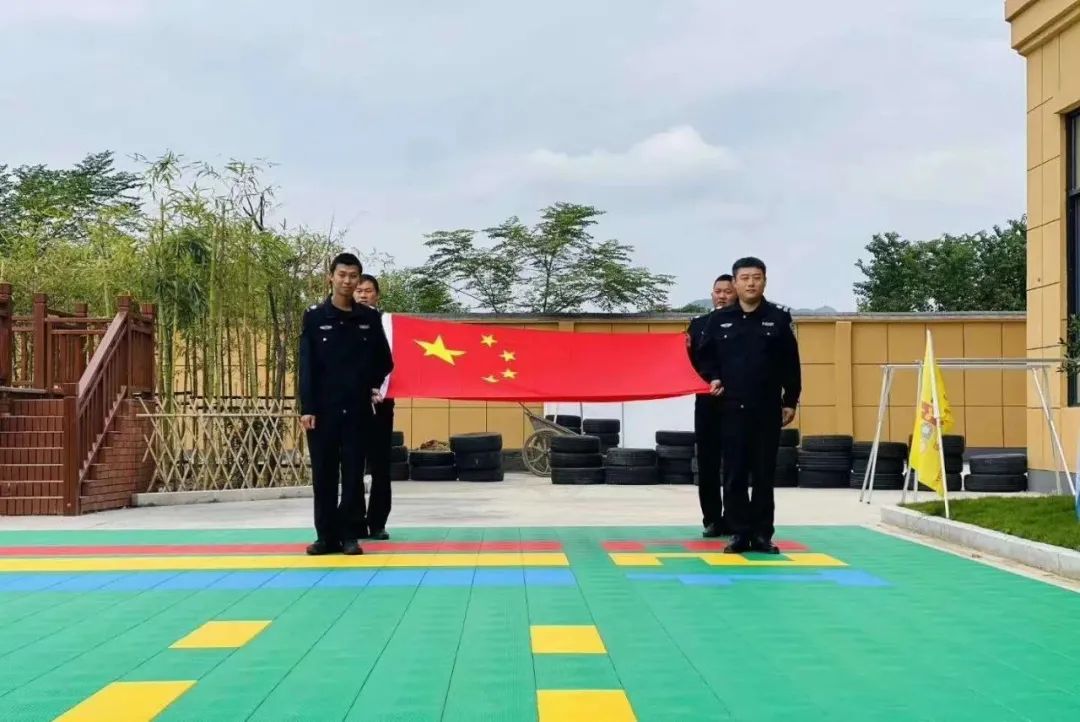 放假前最后一天，看看警察叔叔们都在干啥？