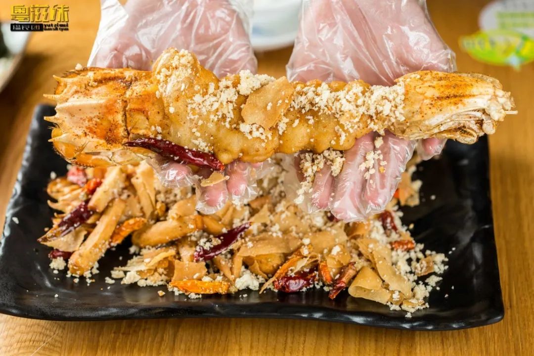 就为这①口，吃一只肥蟹比喝一杯奶茶还便宜