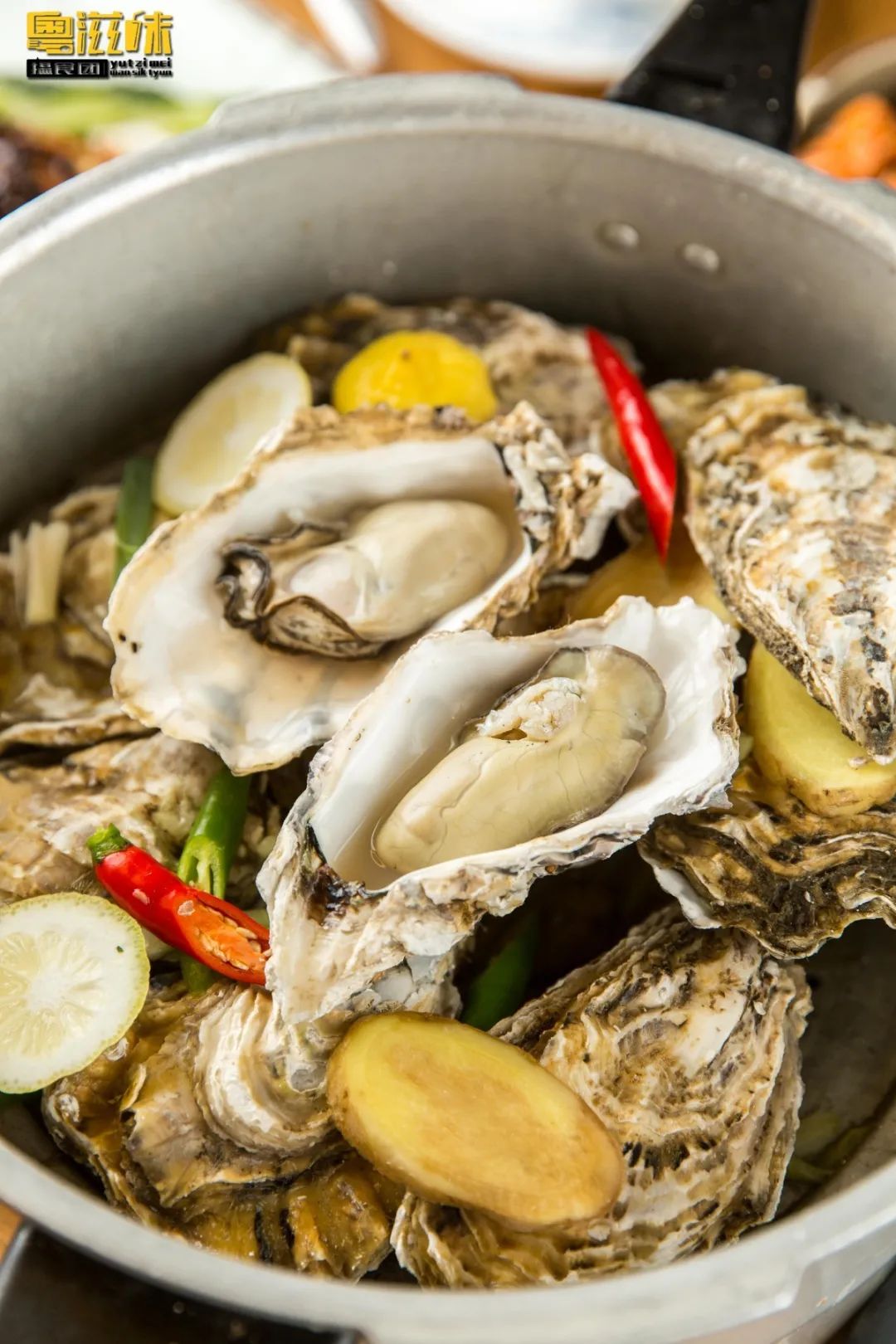 就为这①口，吃一只肥蟹比喝一杯奶茶还便宜