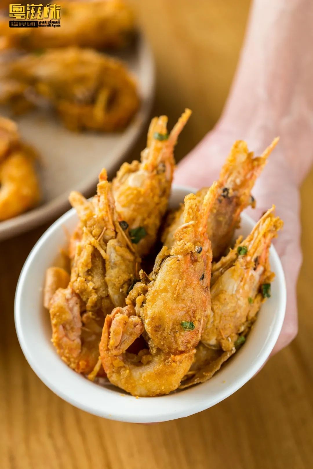 就为这①口,吃一只肥蟹比喝一杯奶茶还便宜