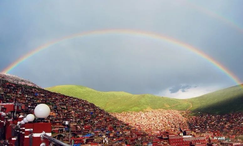 色达是什么样子,色达为什么越来越小了