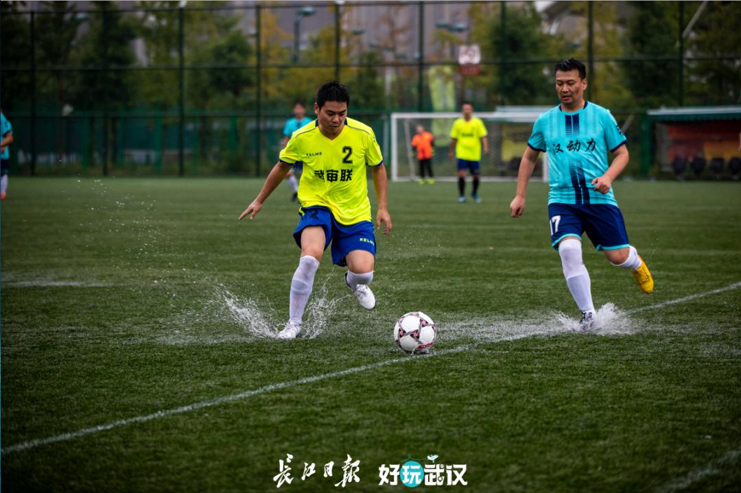 职工足球赛在胜利中落下帷幕,长江杯武汉职工足球