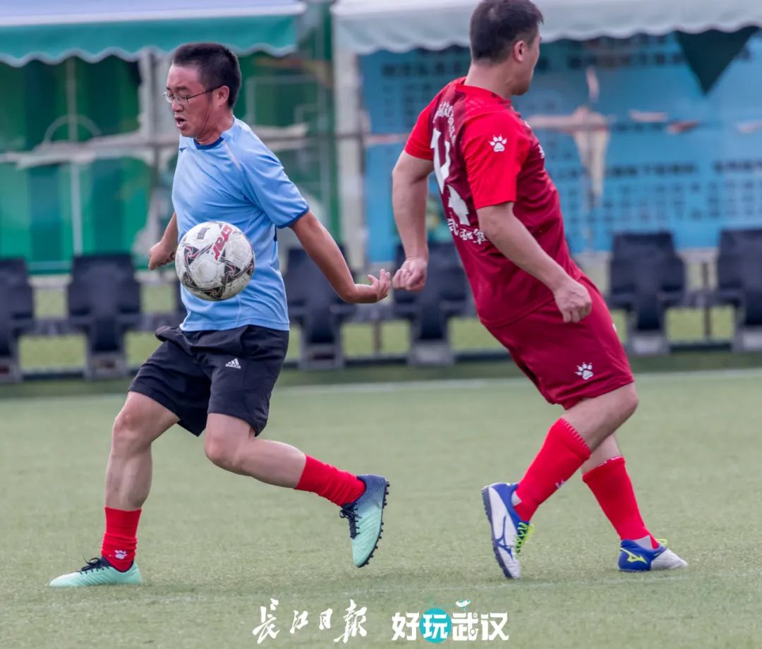 职工足球赛在胜利中落下帷幕,长江杯武汉职工足球