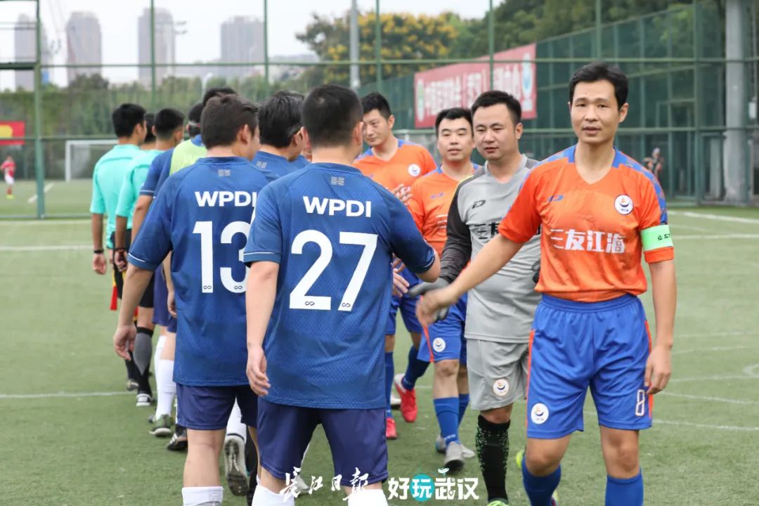 职工足球赛在胜利中落下帷幕,长江杯武汉职工足球