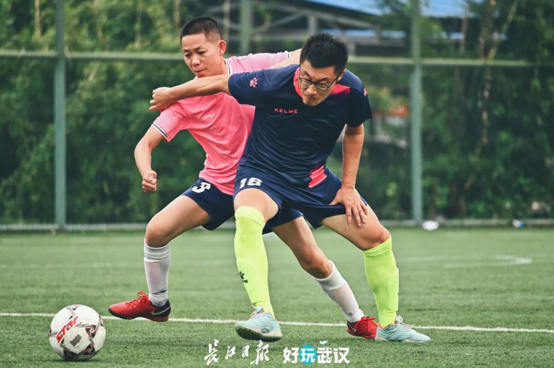 职工足球赛在胜利中落下帷幕,长江杯武汉职工足球