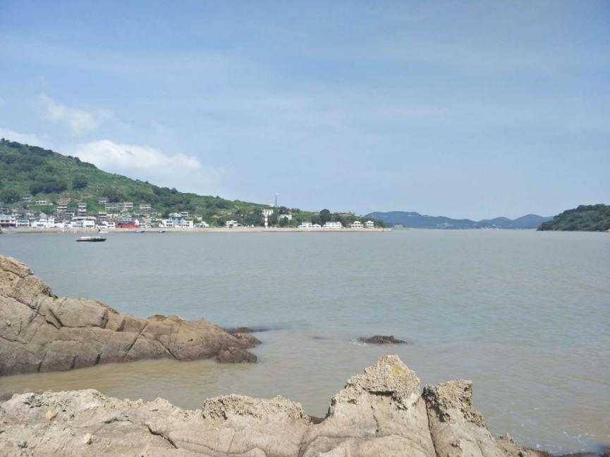 有人开着几十万的车却有3套房,有人开几个小时的车