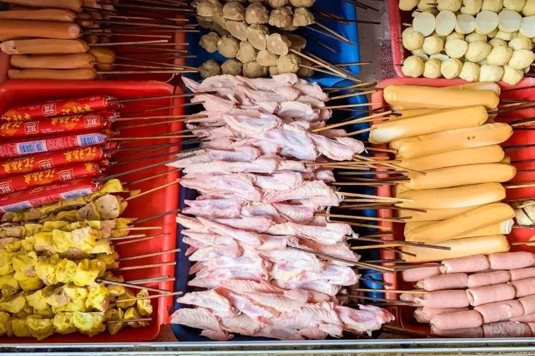 覆盖5个区,这7家“又小又旧”的炸串店,抚慰了不少深夜打工人