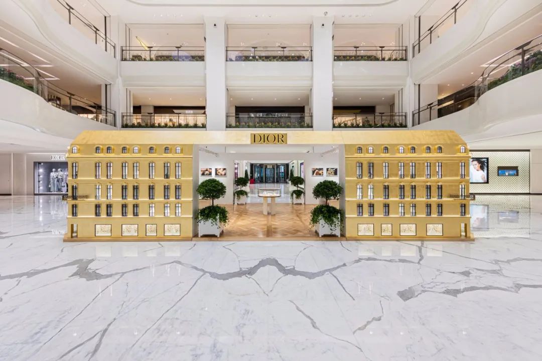 冰火两重天：三亚免税店一天卖1亿，香港药妆店游客“清零”|一周全球观察