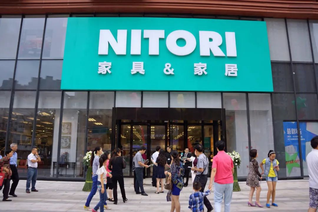 冰火两重天：三亚免税店一天卖1亿，香港药妆店游客“清零”|一周全球观察