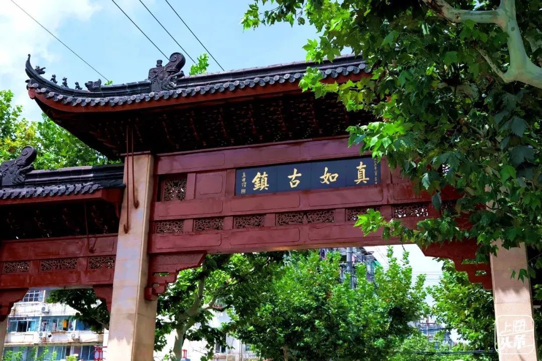 坐着地铁看浦东｜美到惊艳！童话乐园、古镇园林、跑酷金字塔……这条地铁线都能到，还能跨省游