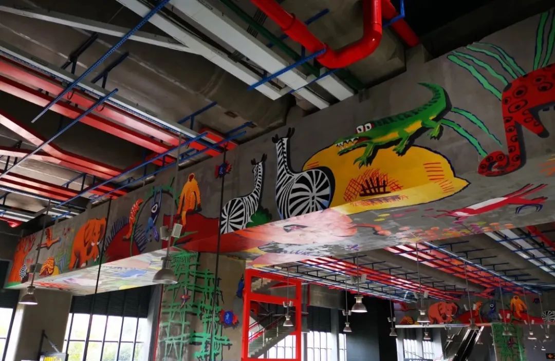 坐着地铁看浦东｜美到惊艳！童话乐园、古镇园林、跑酷金字塔……这条地铁线都能到，还能跨省游