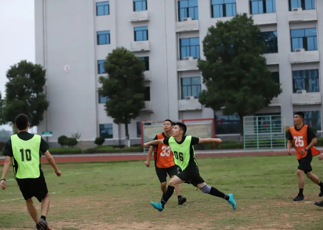 足球场上的兵哥哥,兵哥哥足球比赛