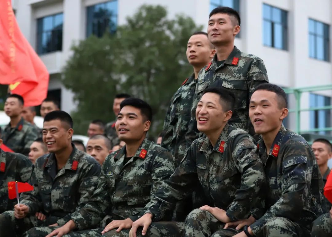 足球场上的兵哥哥,兵哥哥足球比赛