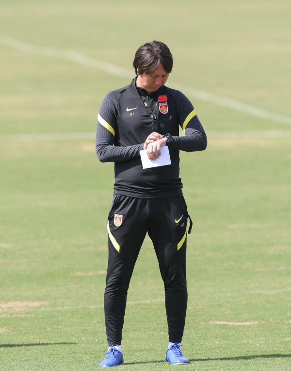 国足足球热身训练10个动作,国足在深圳训练是在哪里集结