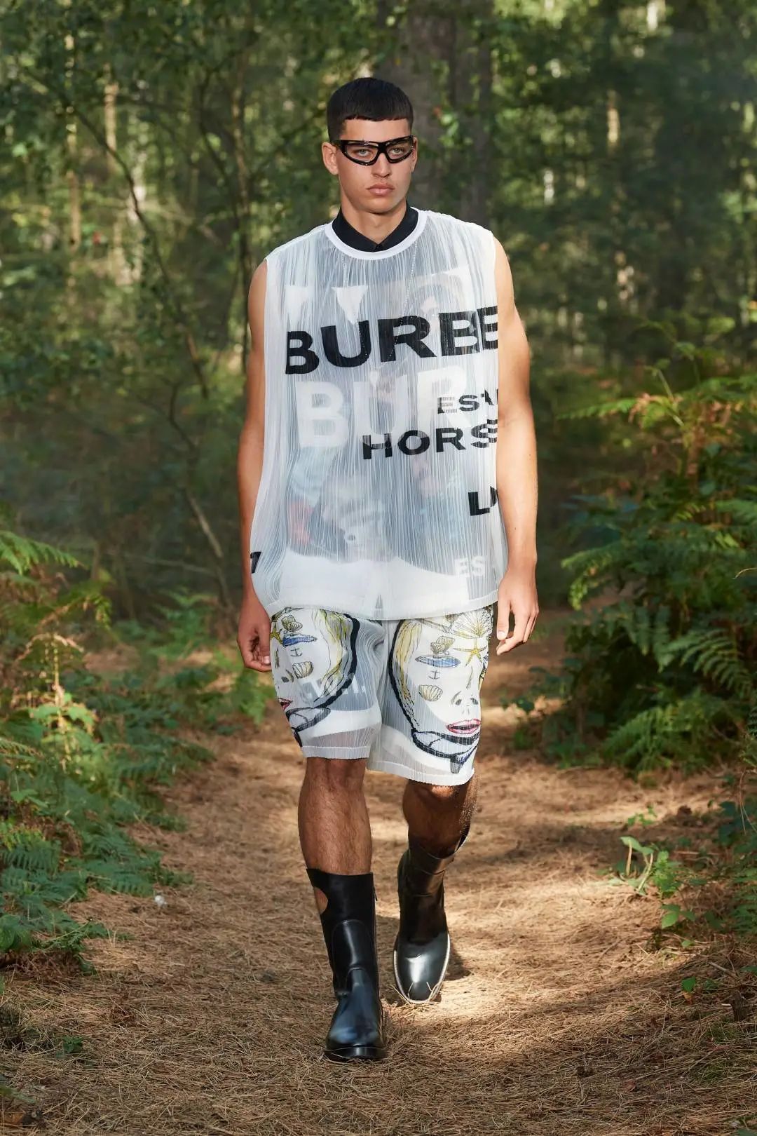 2020时装周解读,井然有序全文