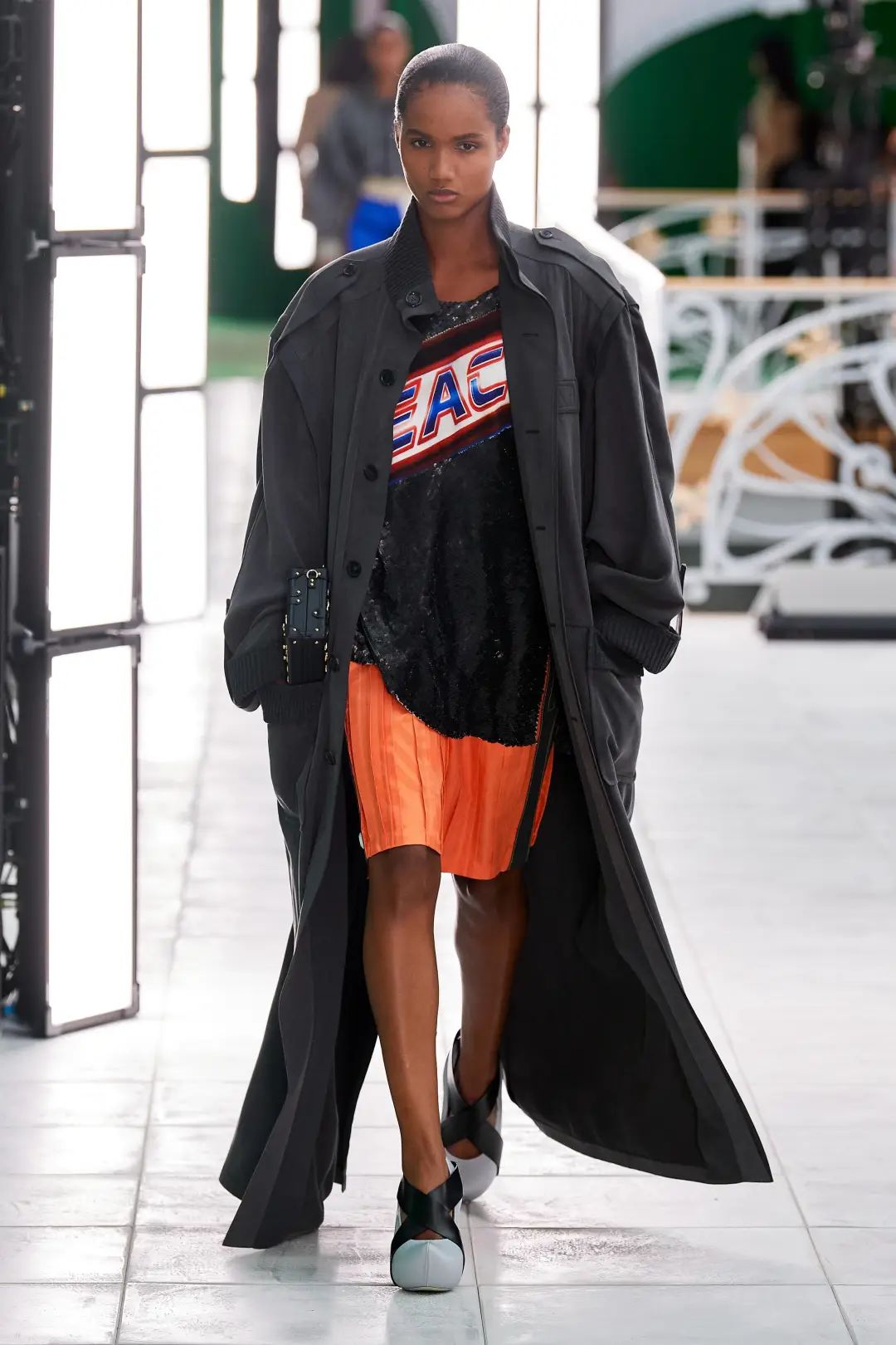 2020时装周解读,井然有序全文