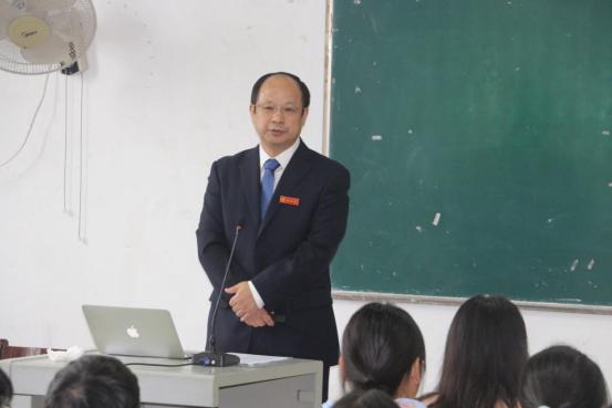 湖北理工学院*党**委副书记李金奇,副校长尹念东、肖文胜、涂立桥为新生讲“大学生德育第一课”