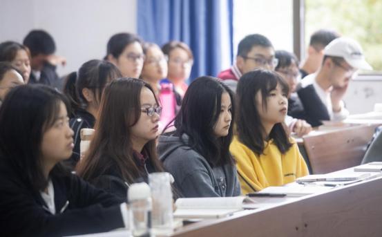 湖北理工学院*党**委副书记李金奇，副校长尹念东、肖文胜、涂立桥为新生讲“大学生德育第一课”