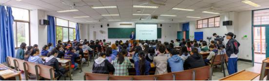 湖北理工学院*党**委副书记李金奇,副校长尹念东、肖文胜、涂立桥为新生讲“大学生德育第一课”