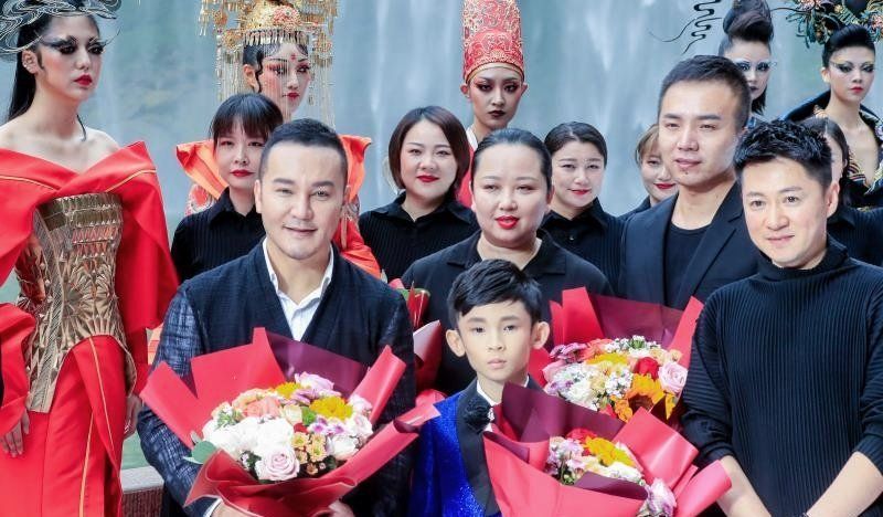 毛戈平化妆集训,毛戈平化妆大脸变小脸