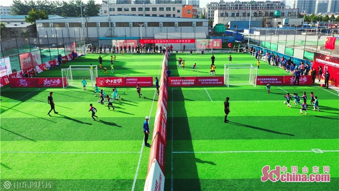 小牛足球队比赛视频,小小年纪凭借出色的篮球天赋