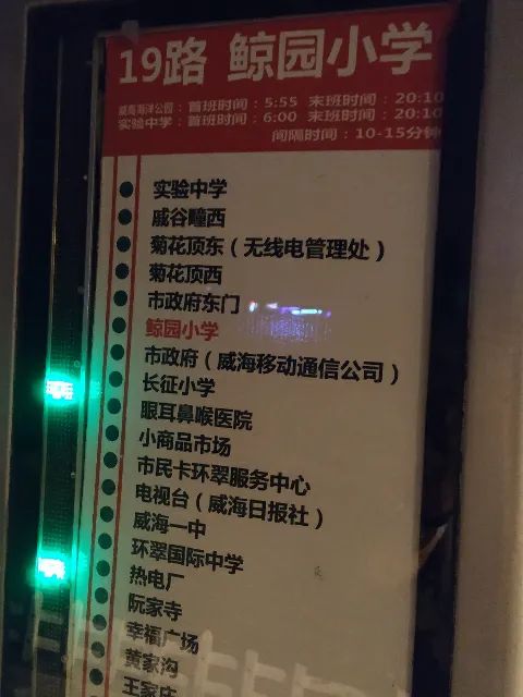 饭馆门口的停车位是属于商家的吗,饭店门口的收费停车位归商家管吗