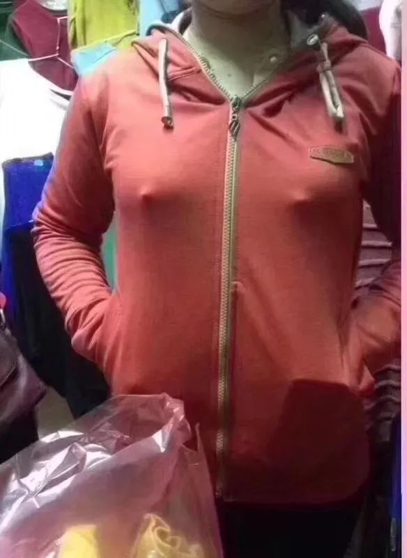 扁桃早上回家发现邻居老王......