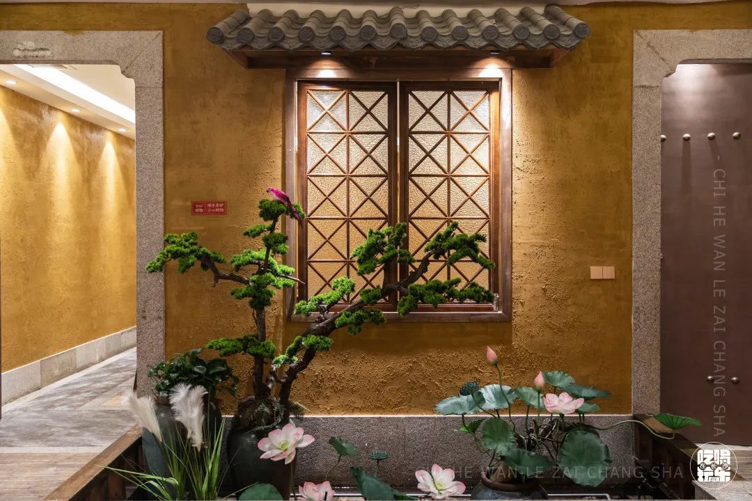 火爆10年的「山村驴庄」终于来长沙啦！扬言要用汤锅驴肉霸占长沙人的餐桌