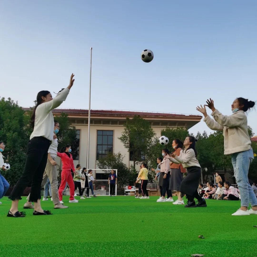 幼儿教师足球培训简报,幼儿园教师足球培训报道