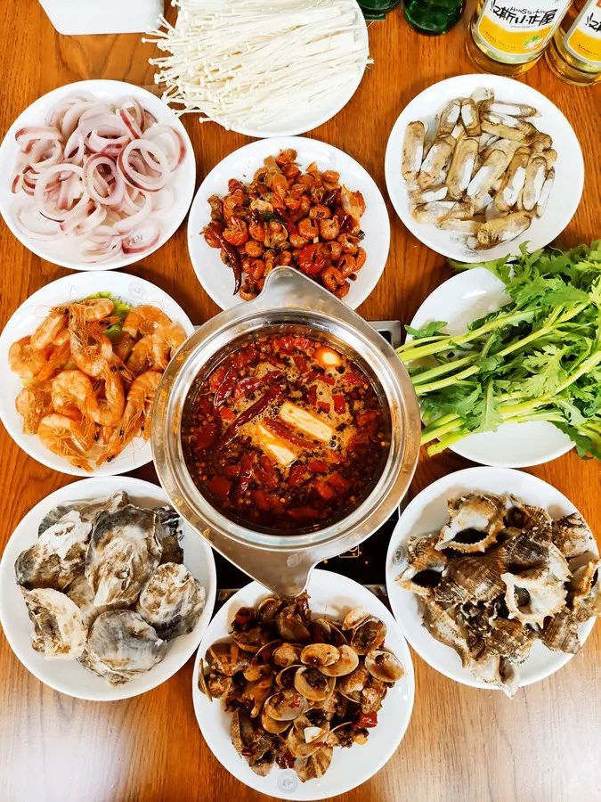 卢氏百悦城左岸食尚｜牛排+火锅自助：39.9元/49.9元享门市价69元/103元的黑椒牛排+火锅自助+酒水+热菜，无需预约