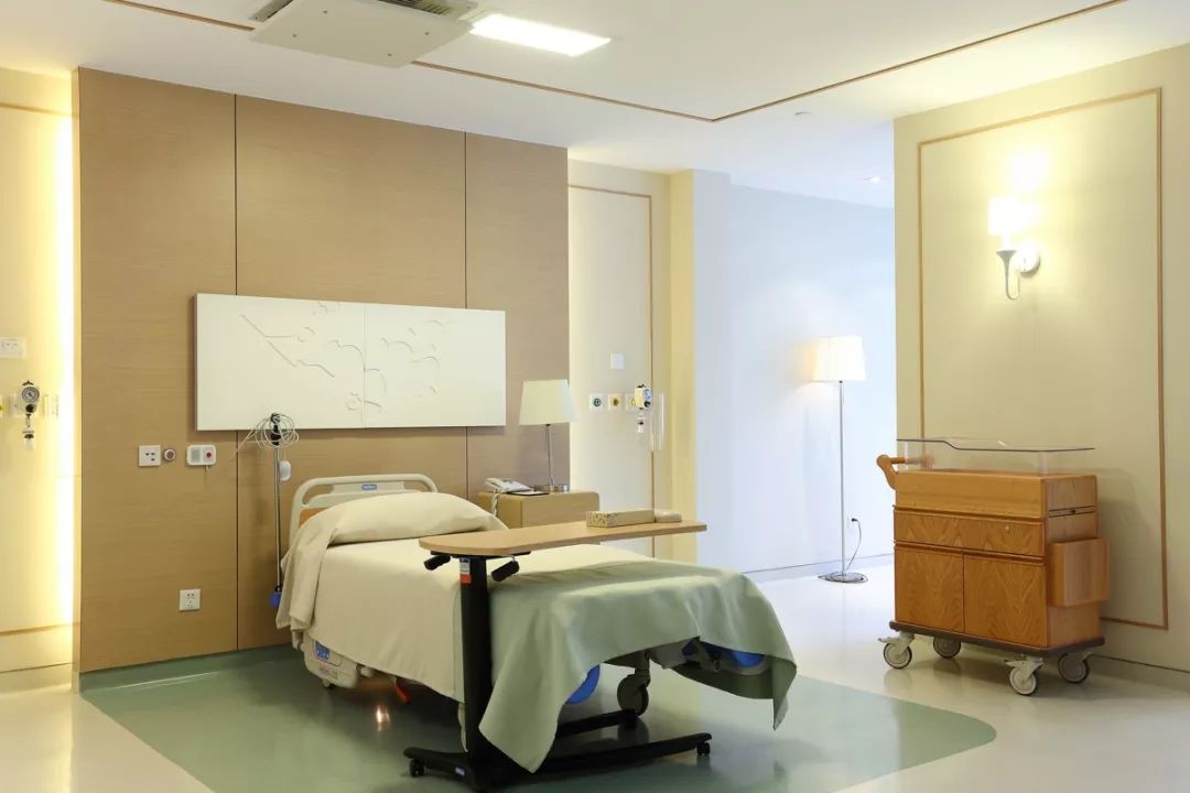 疫情防控就诊两不误,疫情防控不松懈安全生产不停歇