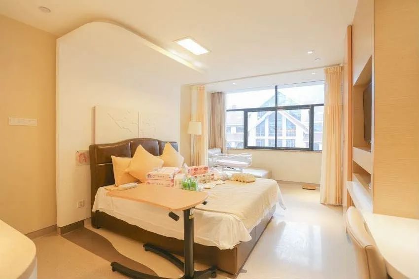 疫情防控就诊两不误,疫情防控不松懈安全生产不停歇