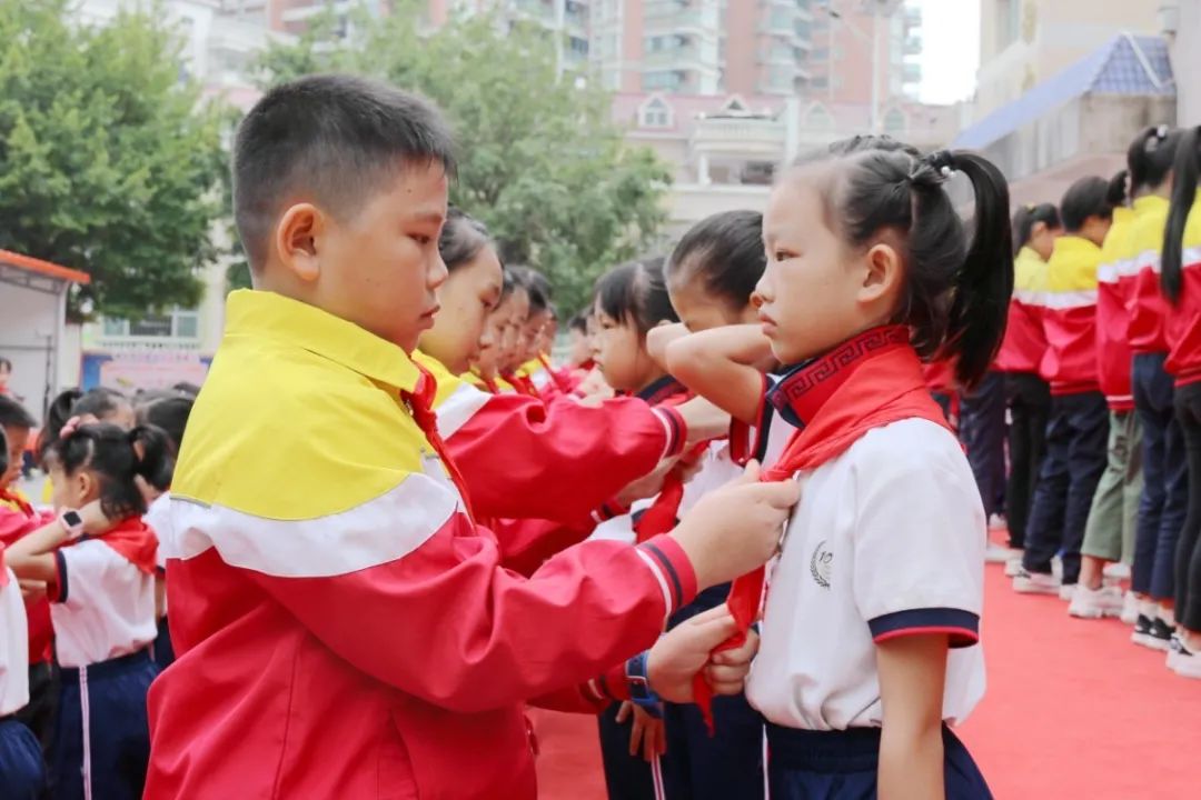 传承红色基因争当少先队员,传承红色基因争做时代新人少先队