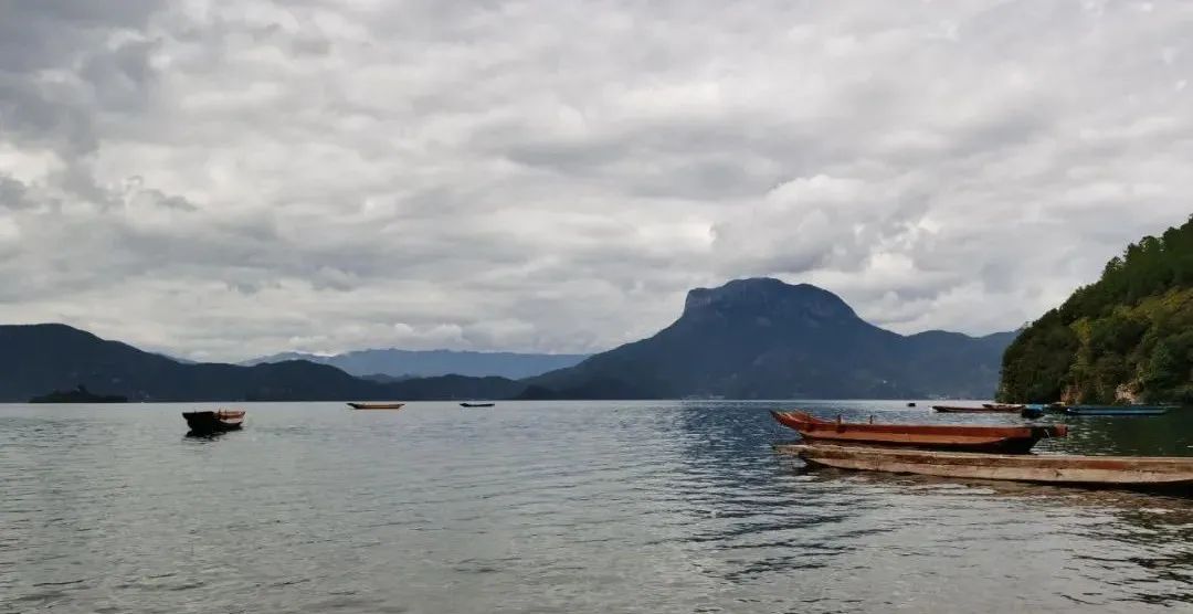 泸沽湖湖边拍照怎么拍出高级感,泸沽湖摄影推荐