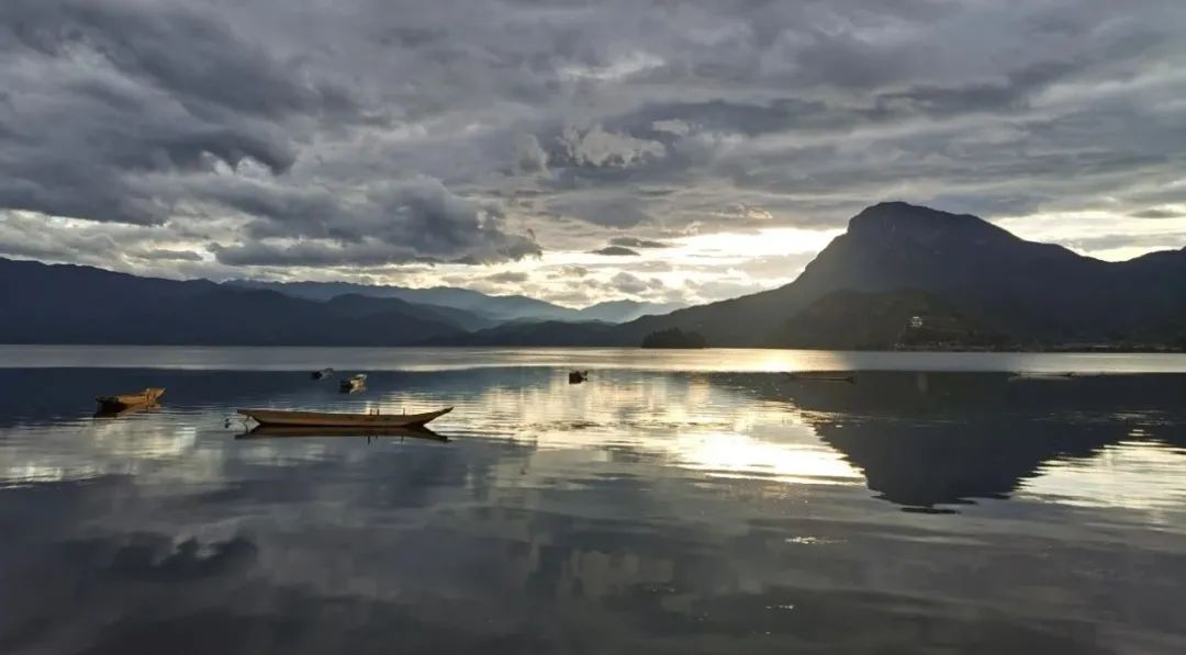泸沽湖湖边拍照怎么拍出高级感,泸沽湖摄影推荐