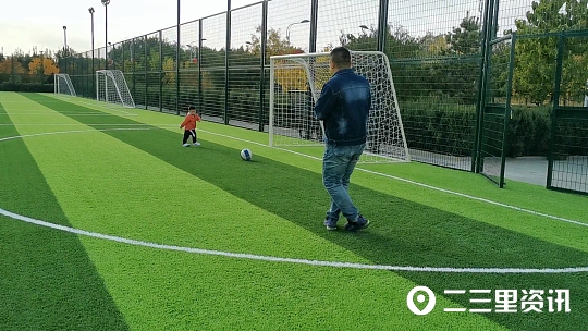 足球场施工工地,榆林沙河公园社会足球场6号场地