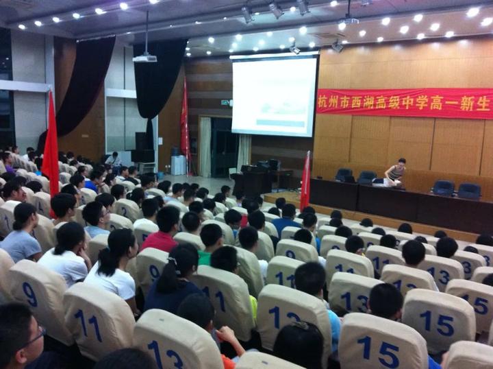 杭州高三学生救人,浙江杭州西湖区救人