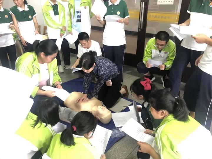 杭州高三学生救人,浙江杭州西湖区救人