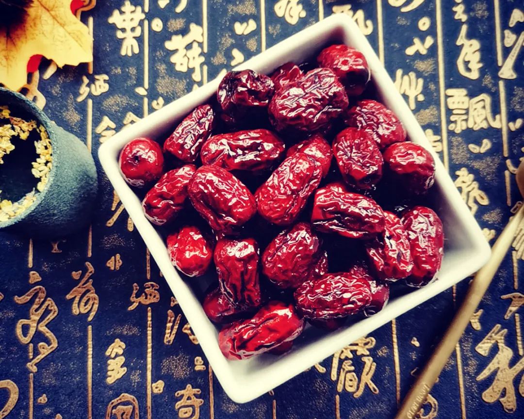 一日吃三个枣容颜不会老,一日吃三蒸枣终身不显老