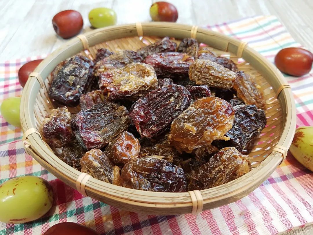 一日吃三个枣容颜不会老,一日吃三蒸枣终身不显老