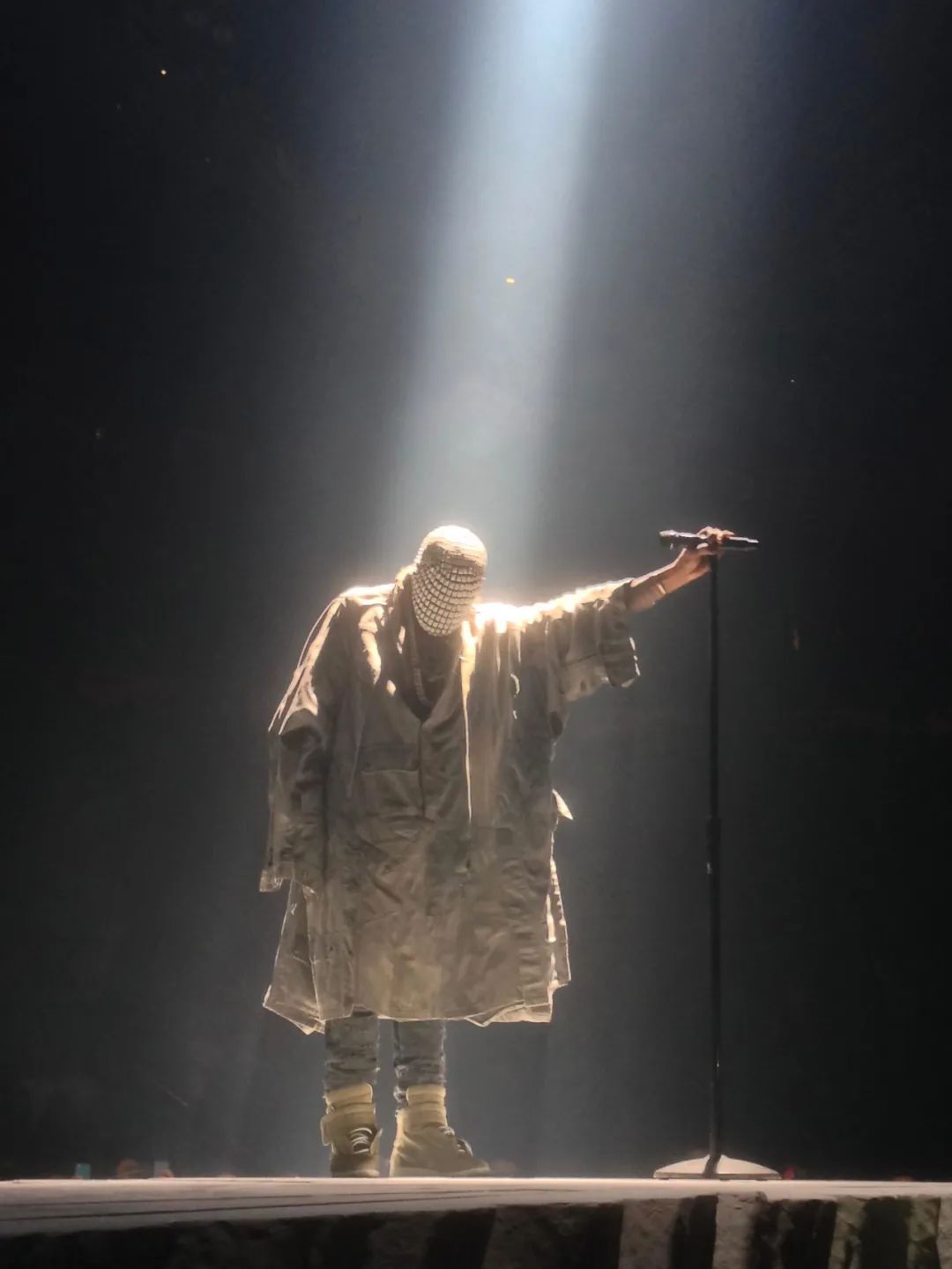 连吴赫都偏爱的「面具」，原来早就成为时装秀场的常客