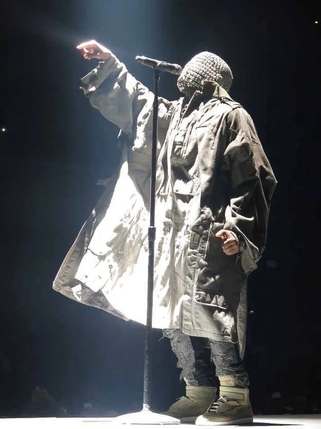 连吴赫都偏爱的「面具」，原来早就成为时装秀场的常客