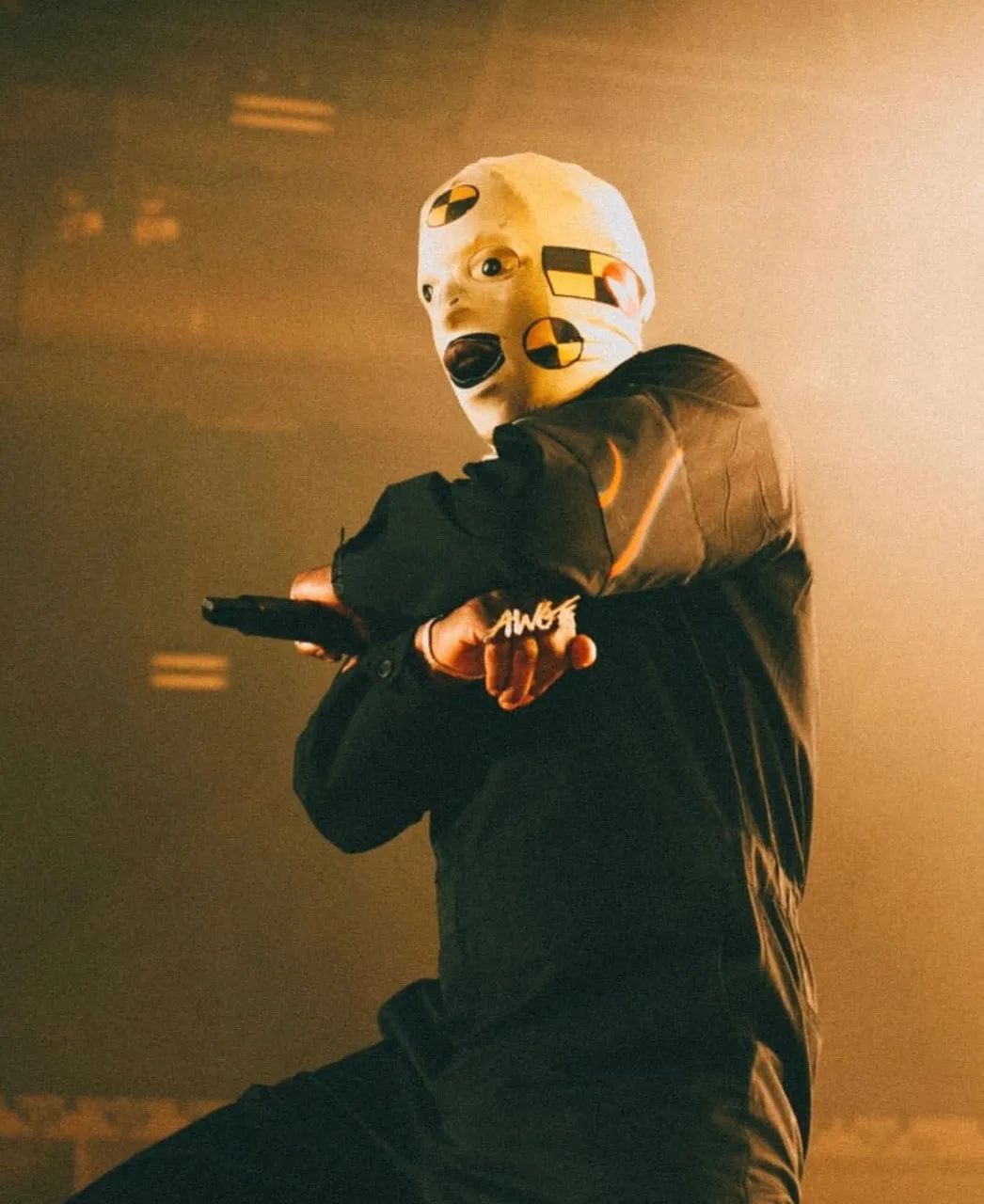 连吴赫都偏爱的「面具」，原来早就成为时装秀场的常客